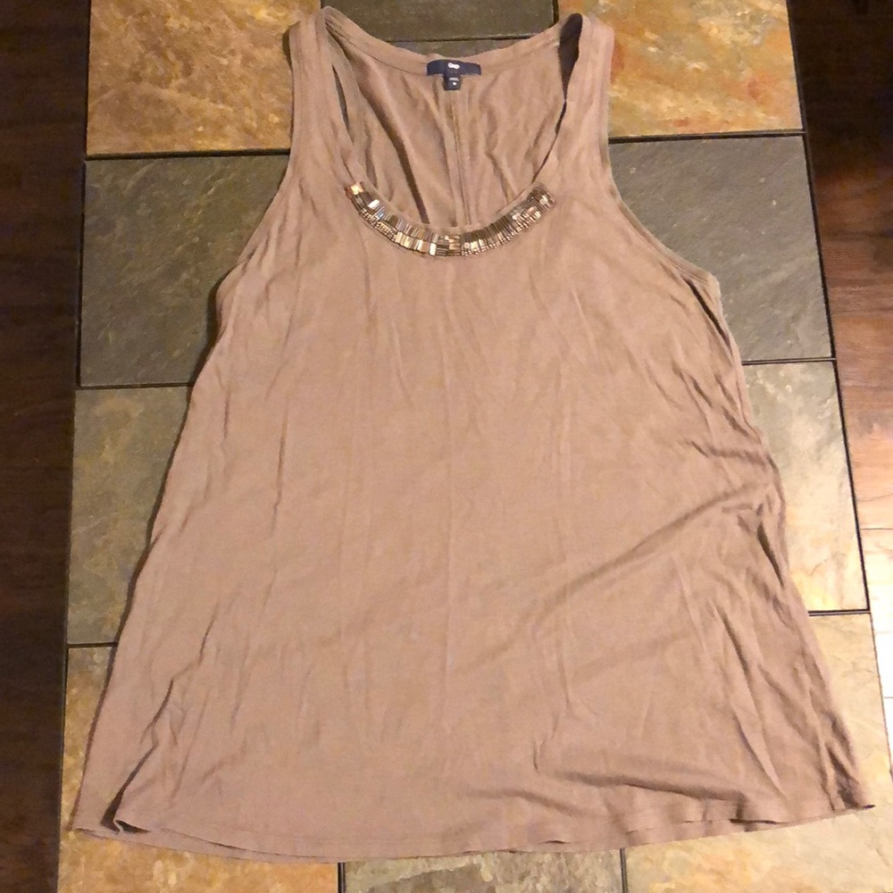 Taupe gap tank medium